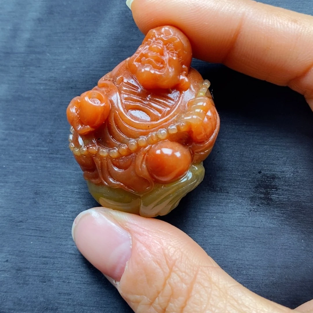 石英质玉（黄龙玉）颈饰未镶嵌