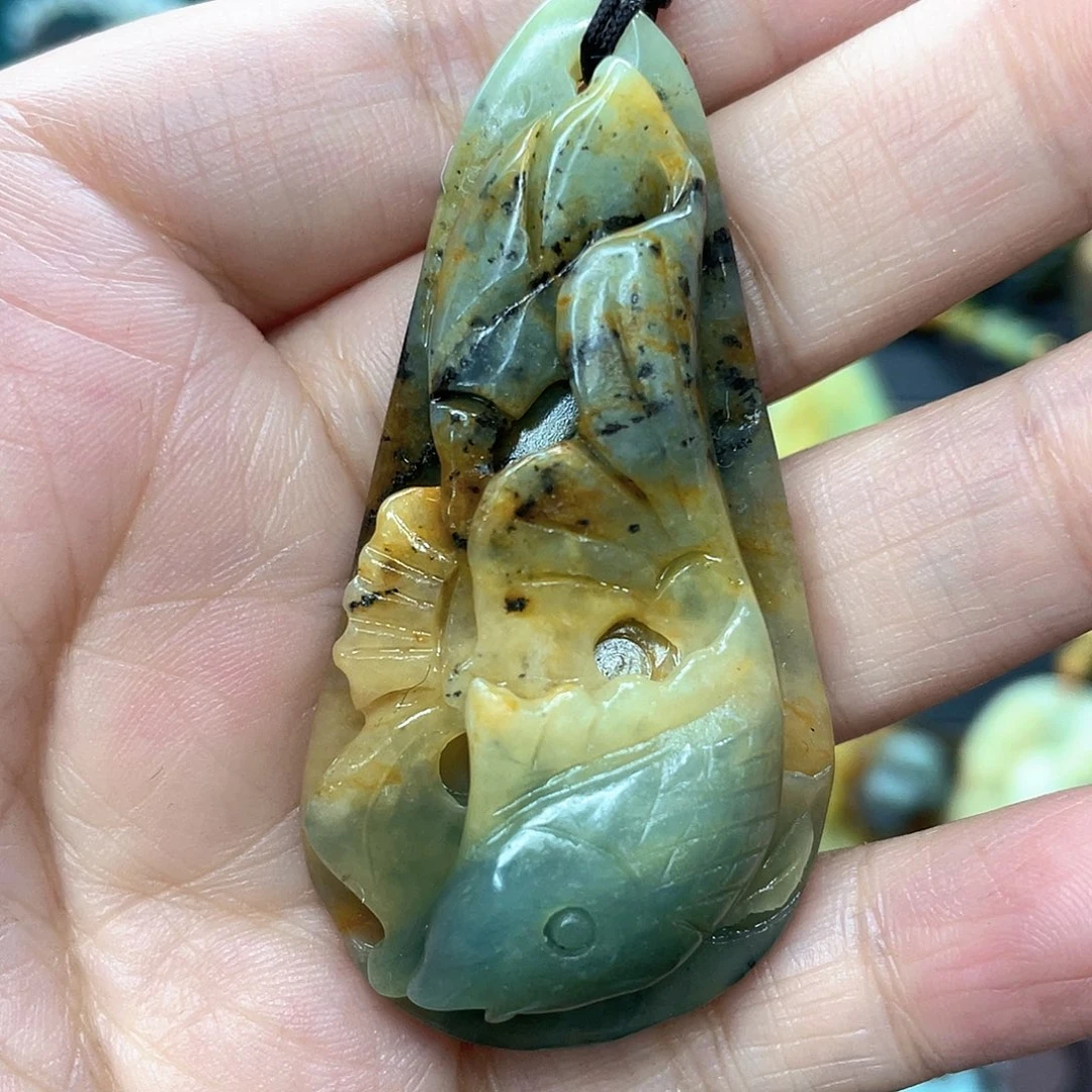 蛇纹石玉颈饰未镶嵌