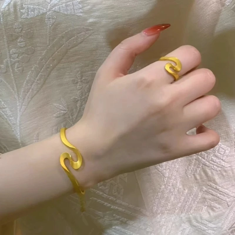 戒指2026新款「一笔勾勒」波浪丝绸拉丝金色国风简约女