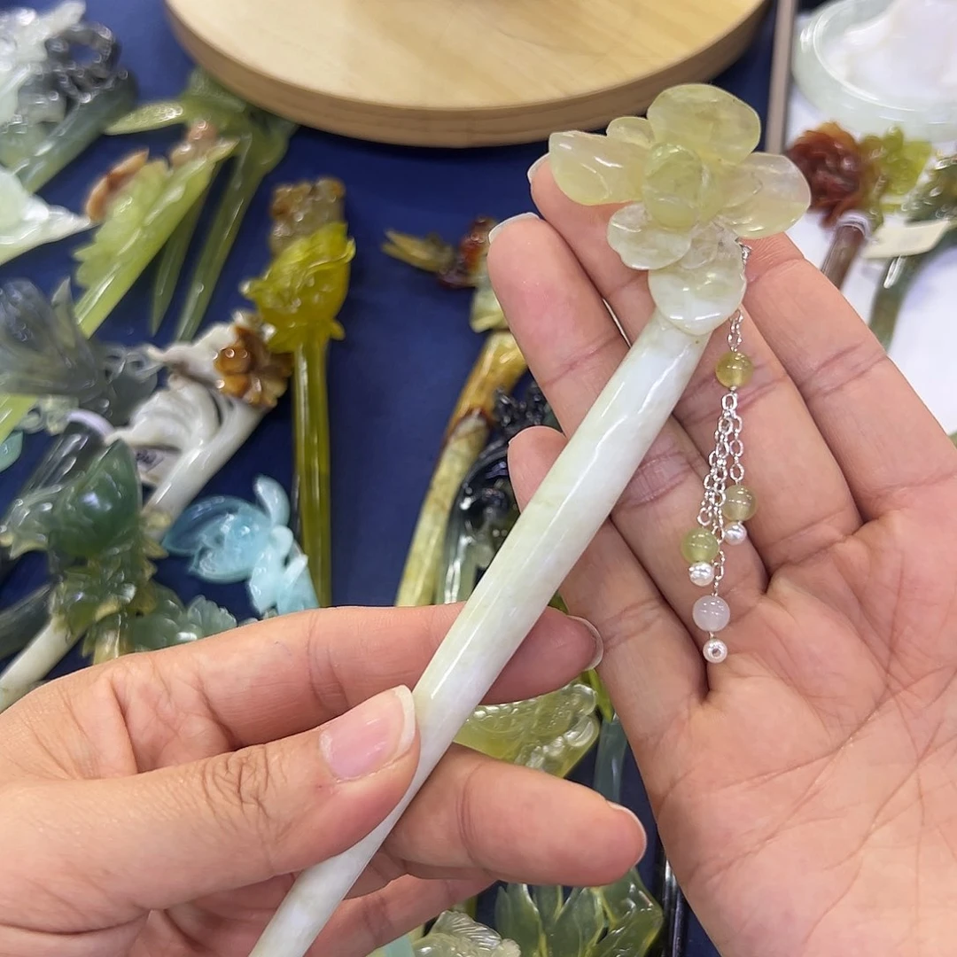 蛇纹石玉未镶嵌山茶