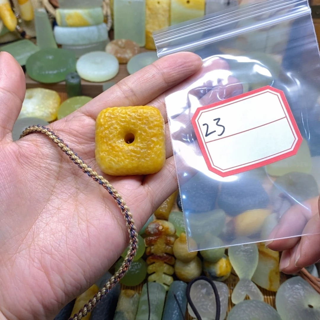 未镶嵌蛇纹石玉颈饰白*苏
