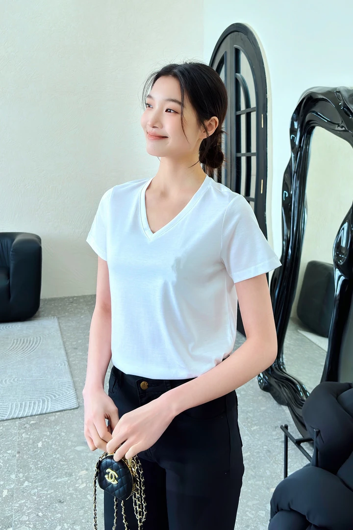 2025（艾美）女士V领时尚T恤——百搭夏季修身纯色