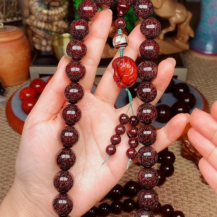 檀香紫檀（小叶紫檀）桃1.5手持