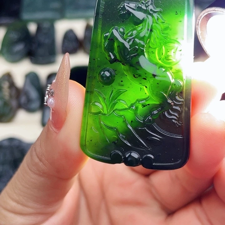 蛇纹石玉未镶嵌挂件泰山玉马上有才