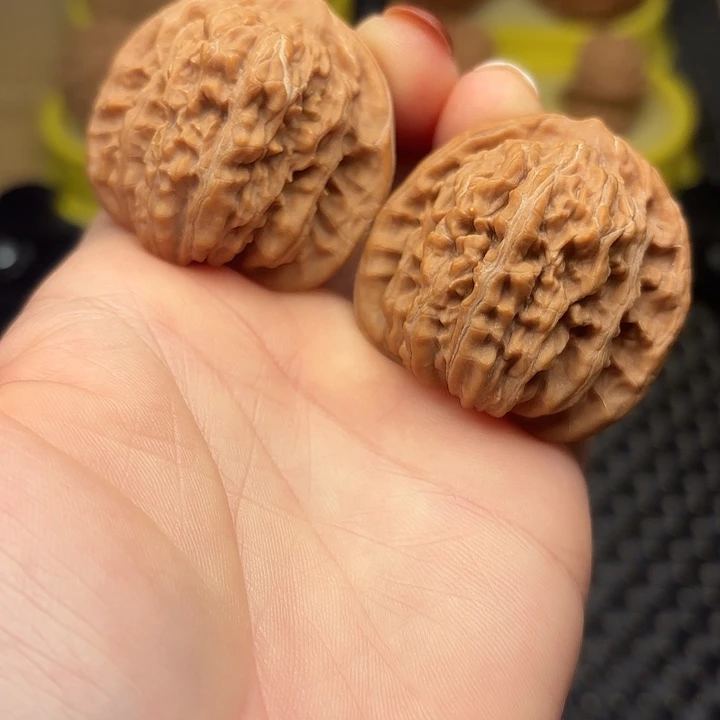 文玩核桃吊坠41山地红皮