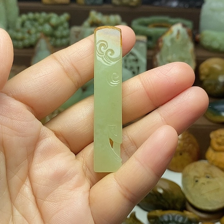 饺***姬岫岩河磨玉(透闪石质玉)未镶嵌颈饰