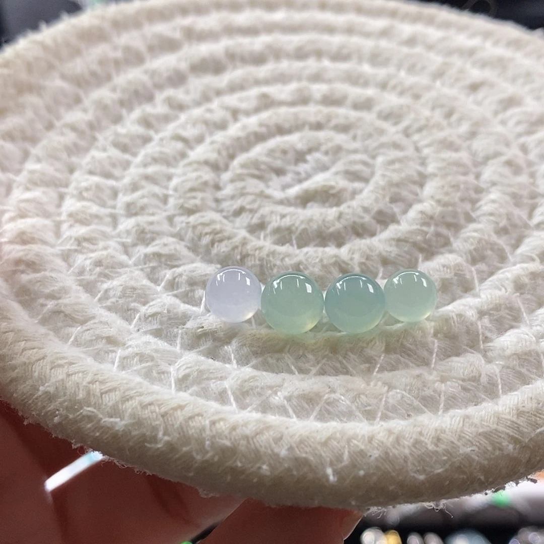 裸石翡翠甜绿珠珠特价