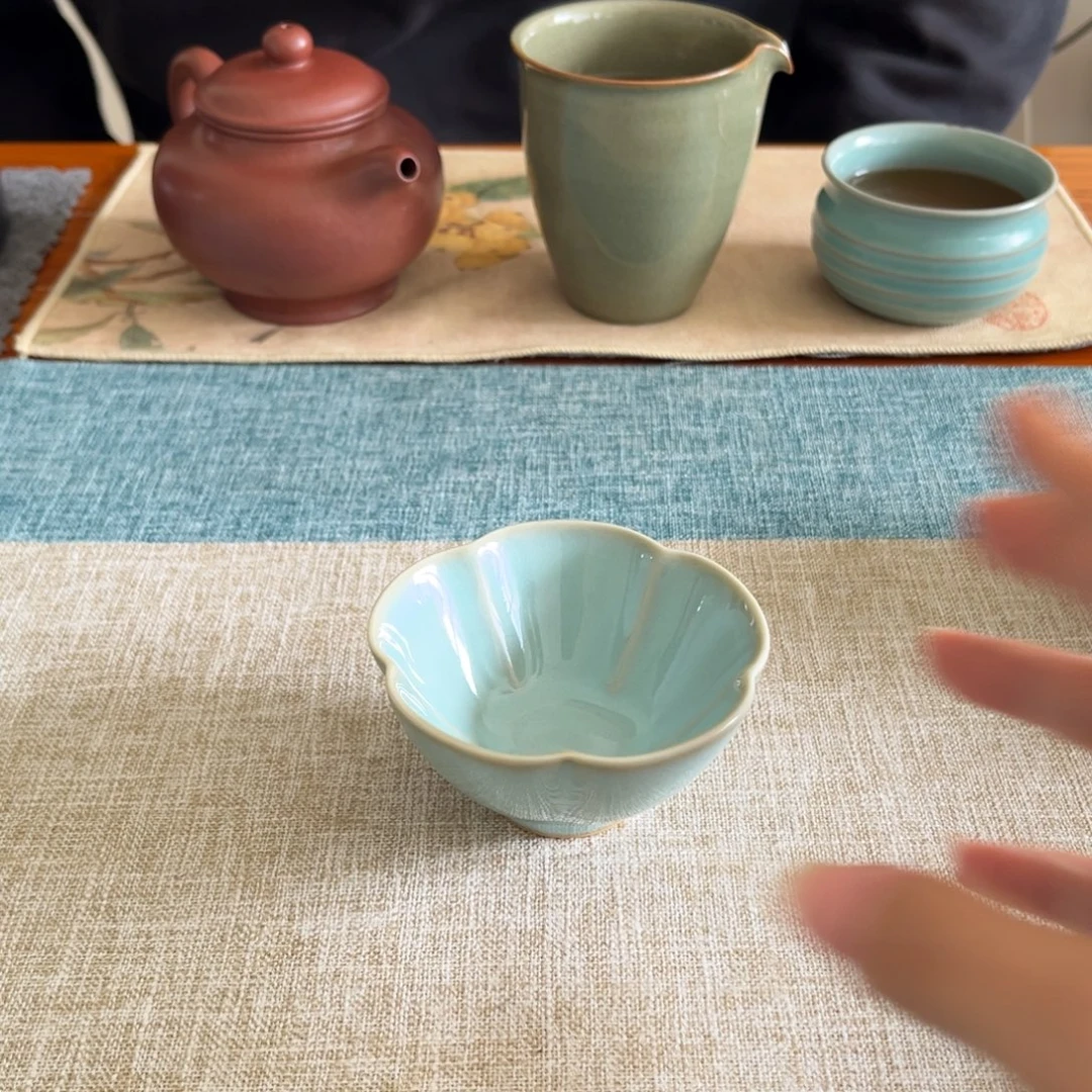 天青釉大梅花杯玉松