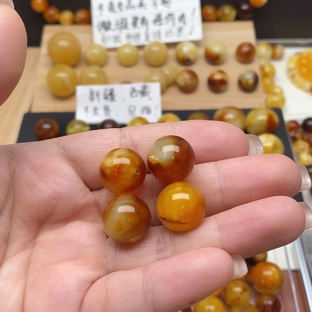 小***安裸石虫珀未镶嵌蜜蜡