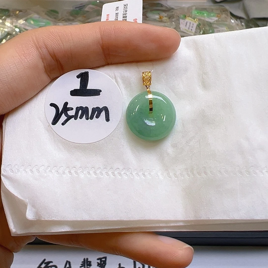 翡翠18K金镶嵌颈饰翡翠