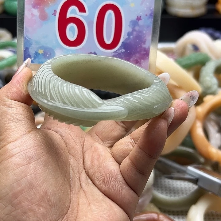 未镶嵌手镯石英岩玉