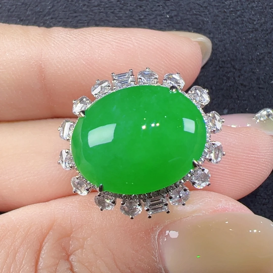 翡翠18K金镶嵌戒指蛋面