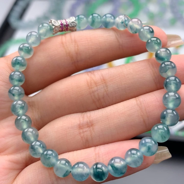 翡翠手镯未镶嵌暴*七翡翠