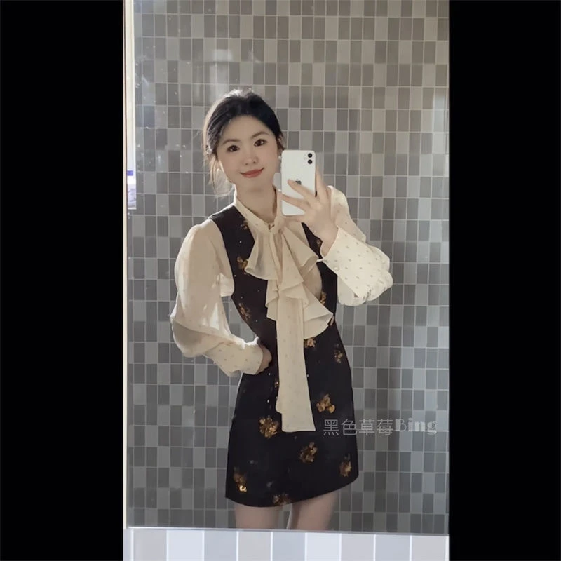 老钱风松弛感女装贵气K法式富家小香风亮片收腰V领背心连衣裙女叠