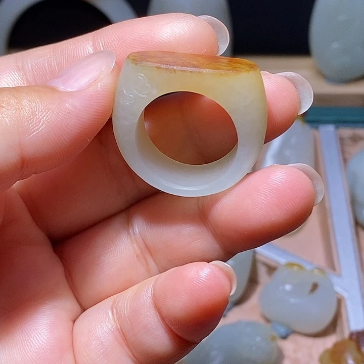 如***烟未镶嵌戒指和田玉