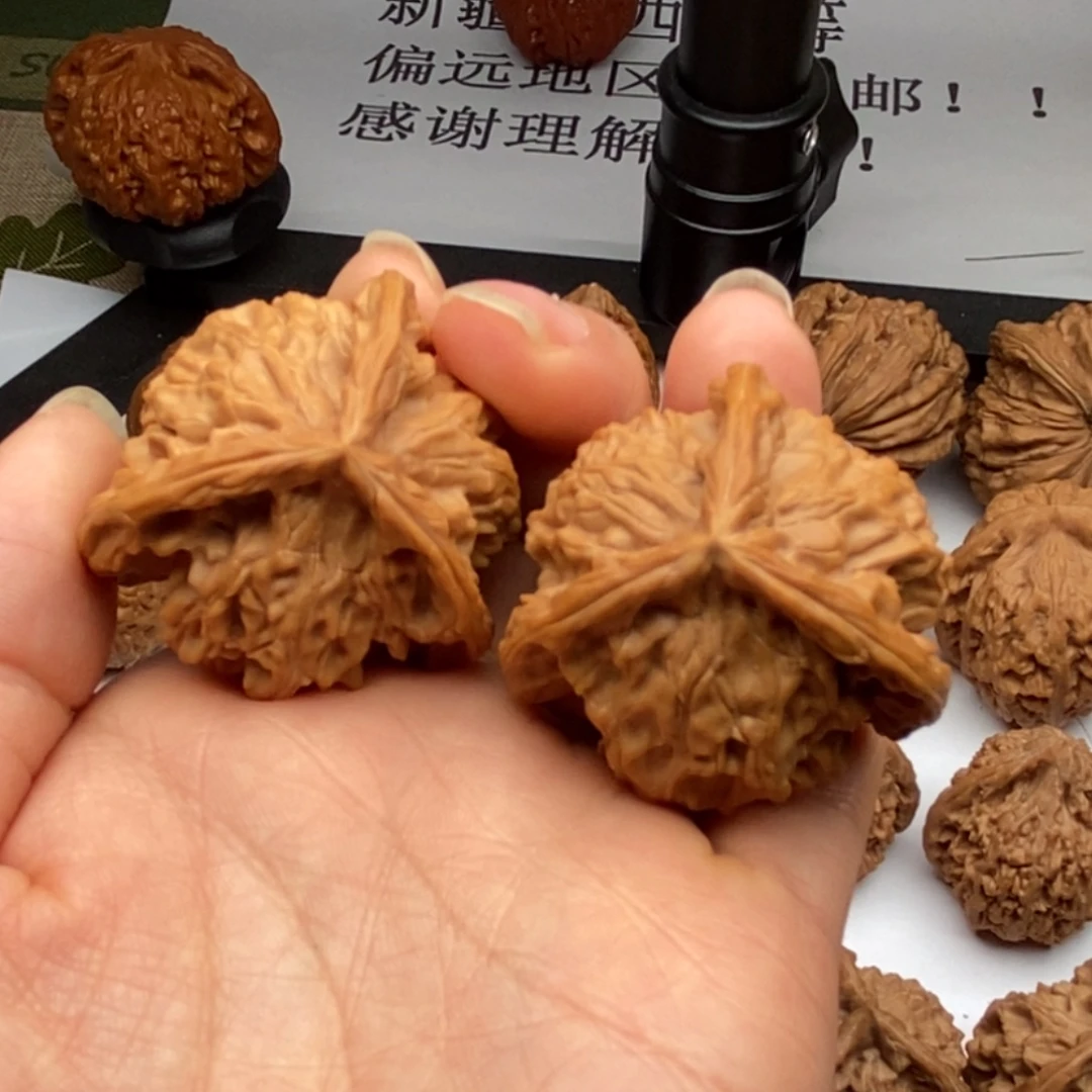 文玩核桃把件盘山三棱