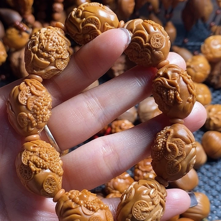 吊坠橄榄核钱袋金蟾