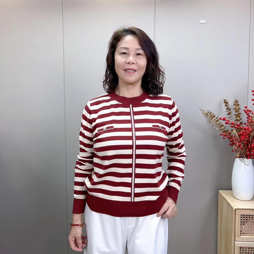 纽扣时尚风极简风条纹中老年女装毛衣秋季圆领套头针织毛衣