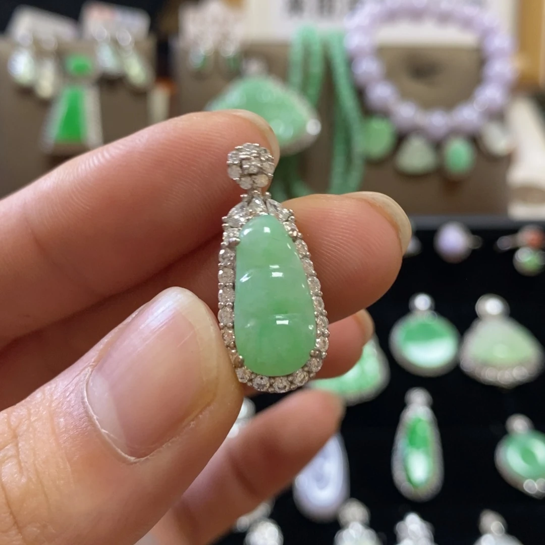 翡翠颈饰银S925镶嵌天然翡翠