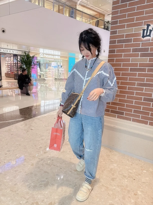 【海阔天空】婷婷同款推荐 早春款 经典条纹花边拼接刺绣衬衣