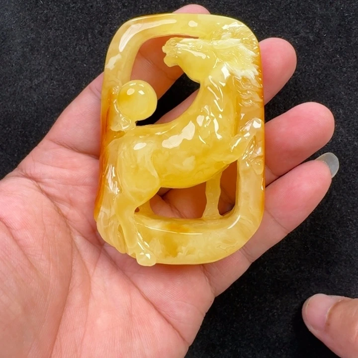 蜜蜡未镶嵌珠宝奇石