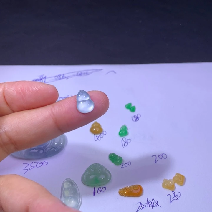 乙***你翡翠未镶嵌耳饰葫芦