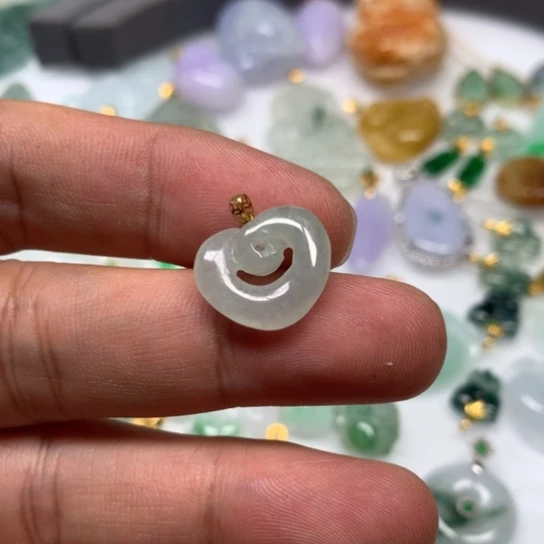 翡翠颈饰未镶嵌翡翠