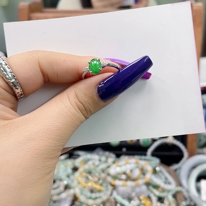 翡翠手镯未镶嵌天然翡翠A货