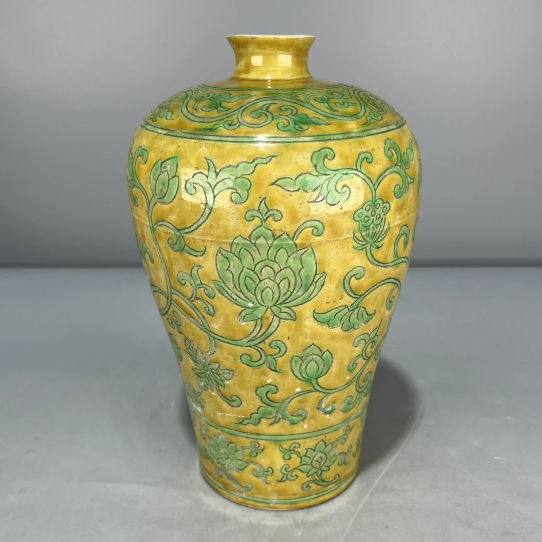 当代仿制 仿古土绿釉缠枝花卉纹梅瓶