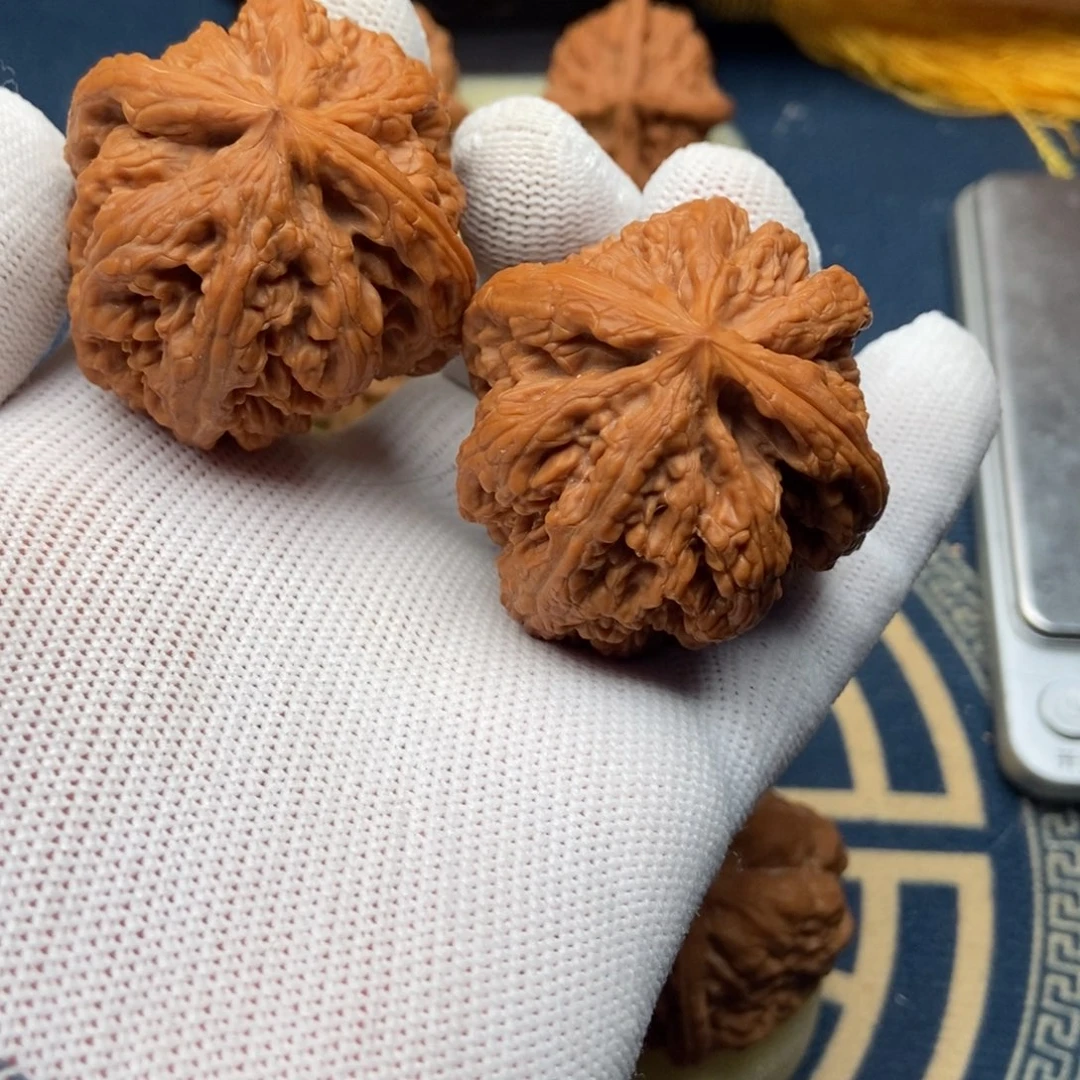 文玩核桃吊坠粗筋
