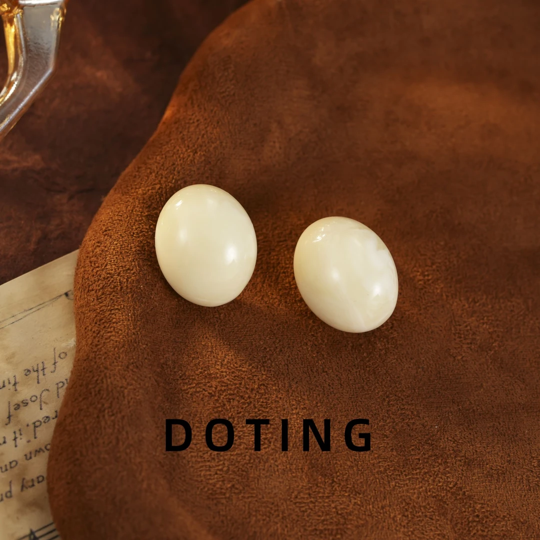 合金亚克力耳饰 《奶豆》奶白色椭圆型耳钉ZG-01264