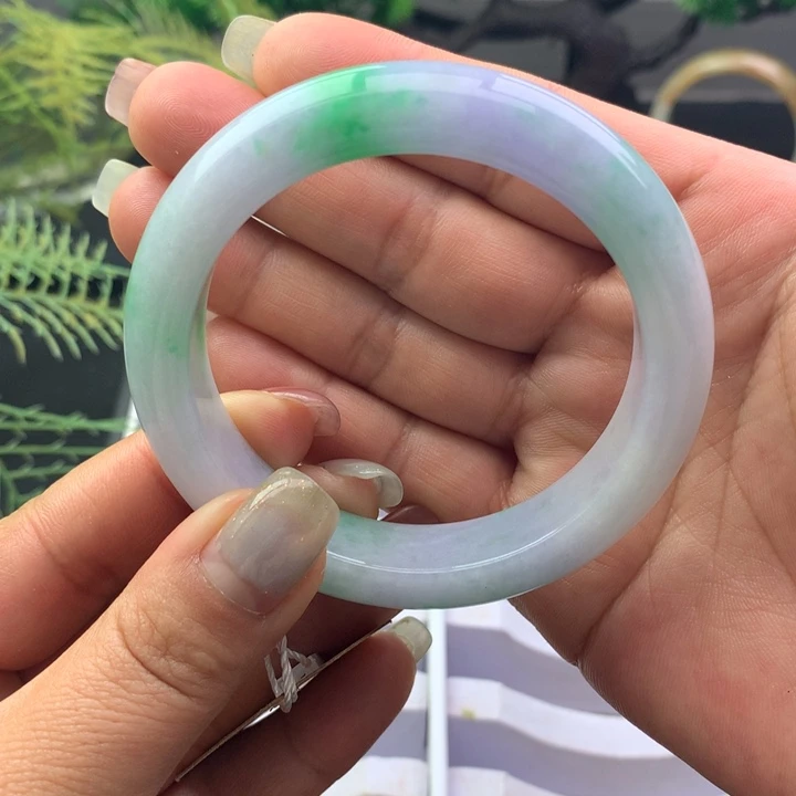 翡翠未镶嵌手镯天然翡翠春彩手镯