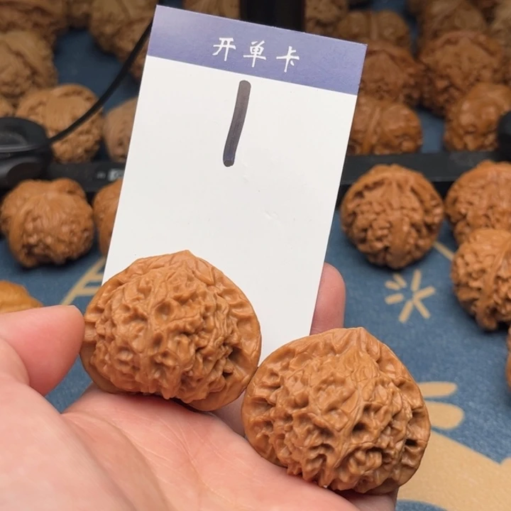 文玩核桃吊坠王*欠宫灯 42全品 1