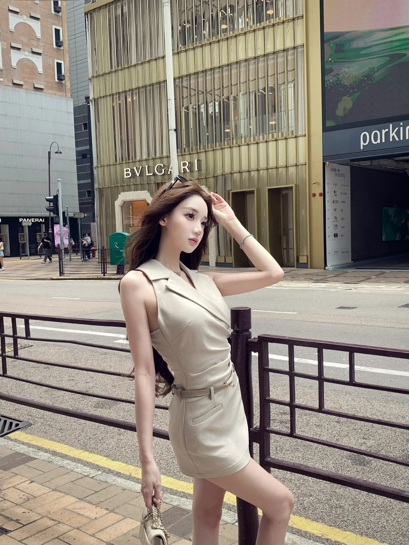 XUAN璇璇【南韩女主】时尚烫印韩式刺绣无袖连衣裙LWJ25B2Q1097