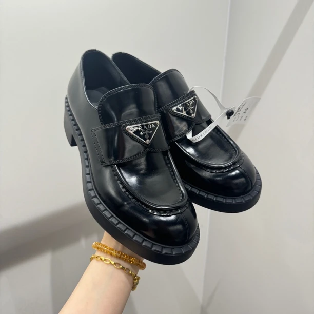 99新 Prada/普拉达 ry19/新款经典乐福鞋 36码