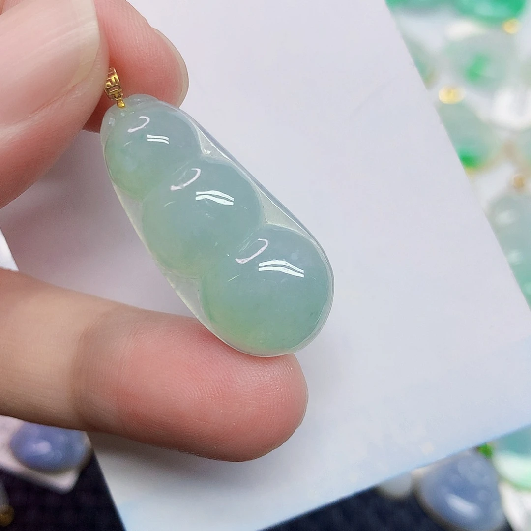 翡翠18K金镶嵌颈饰豆子