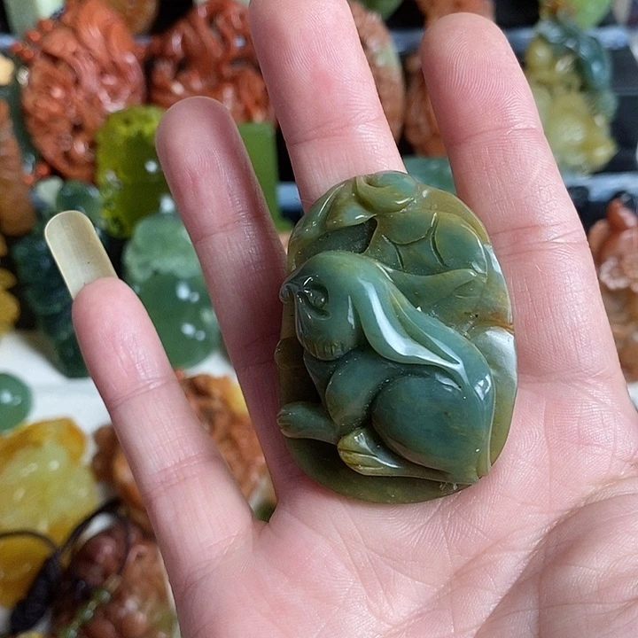 未镶嵌蛇纹石玉颈饰