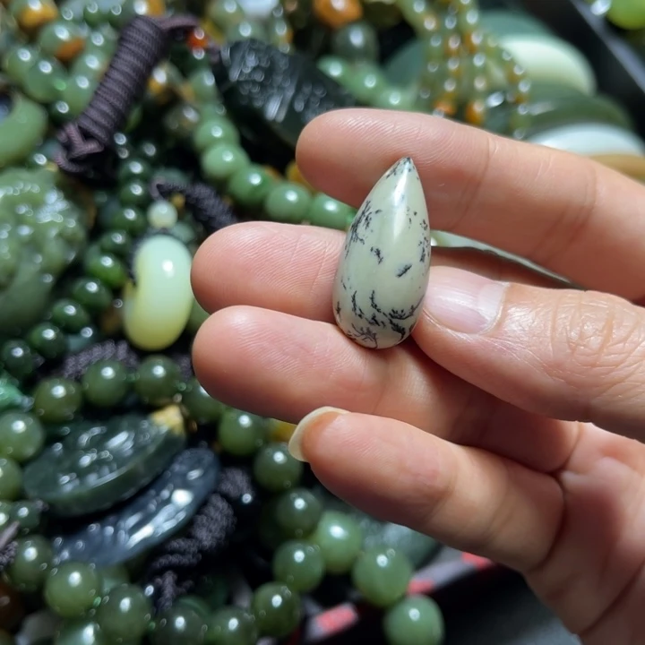 岫岩河磨玉（透闪石质玉）未镶嵌颈饰