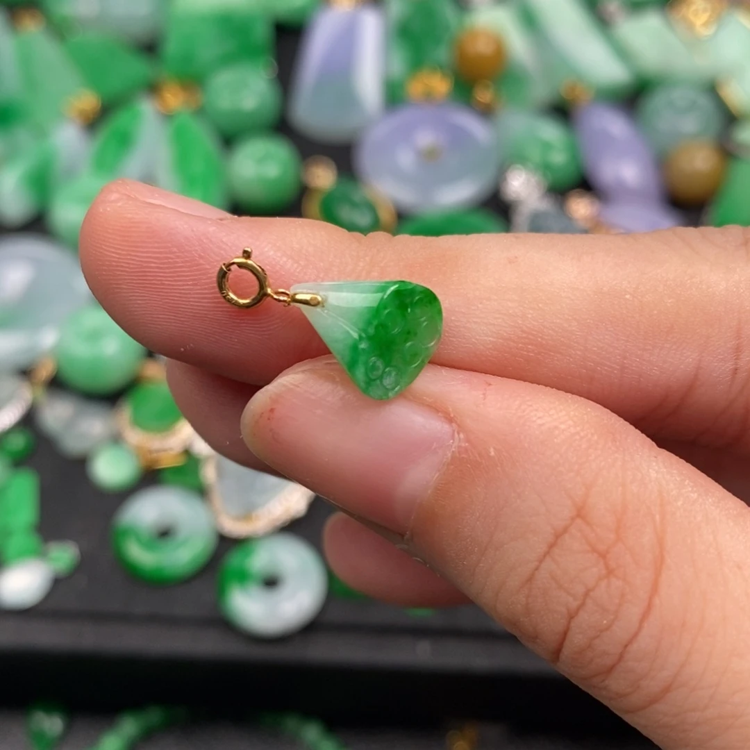 翡翠18K金镶嵌颈饰翡翠