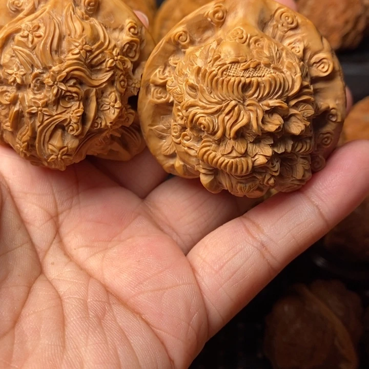 文玩核桃把件梅兰竹菊
