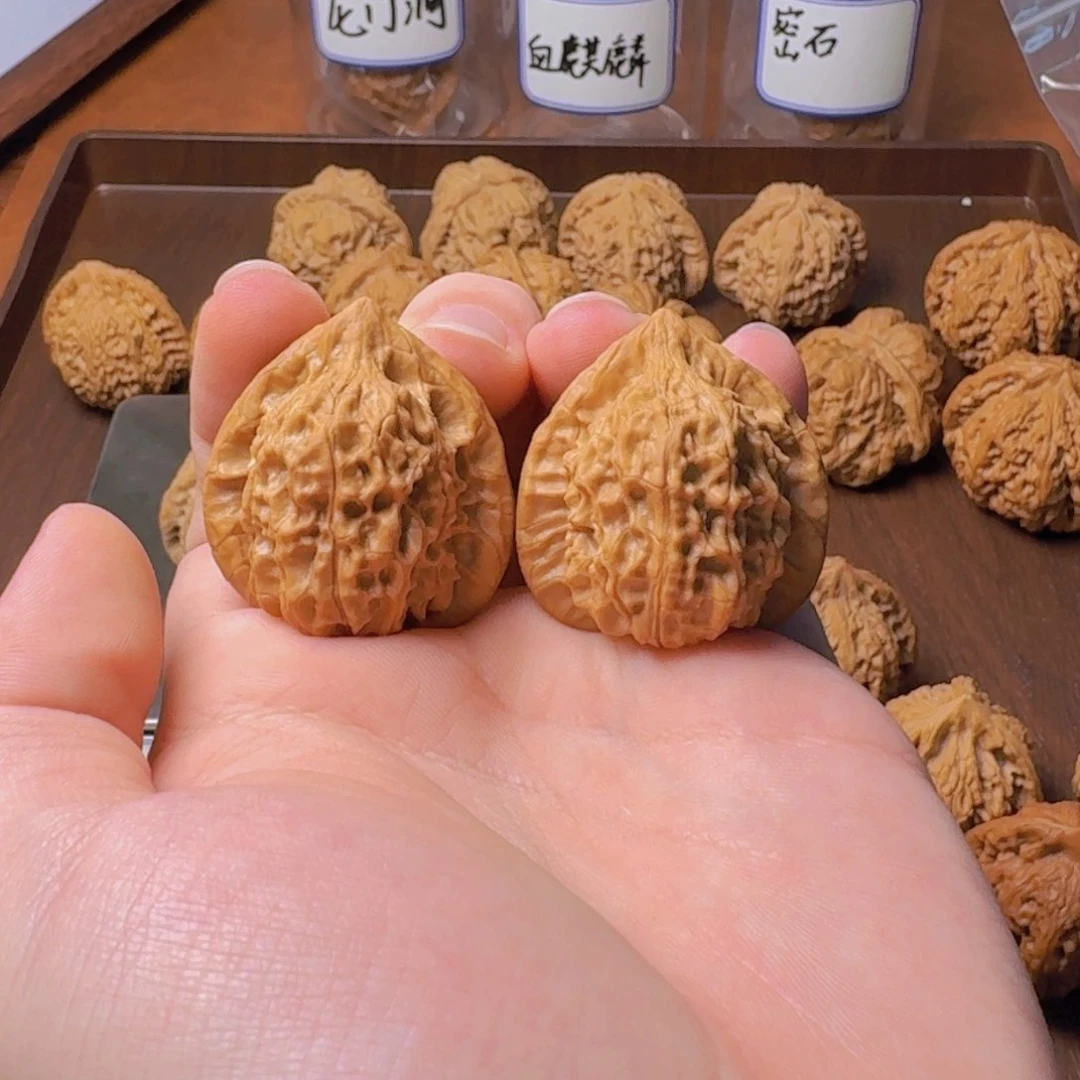 文玩核桃吊坠玩****尔朱雀