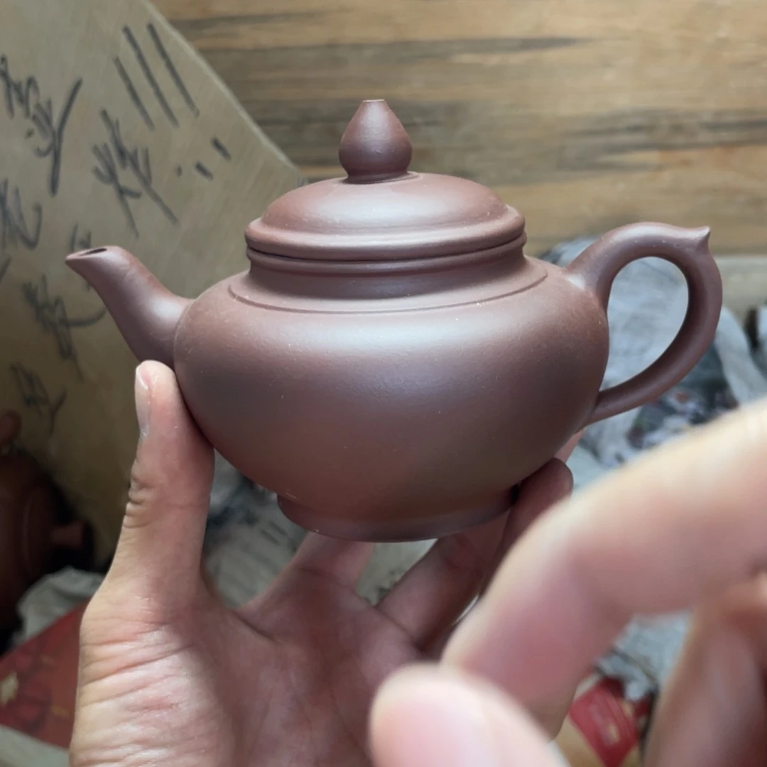 茶壶紫砂老厂紫砂壶一件。