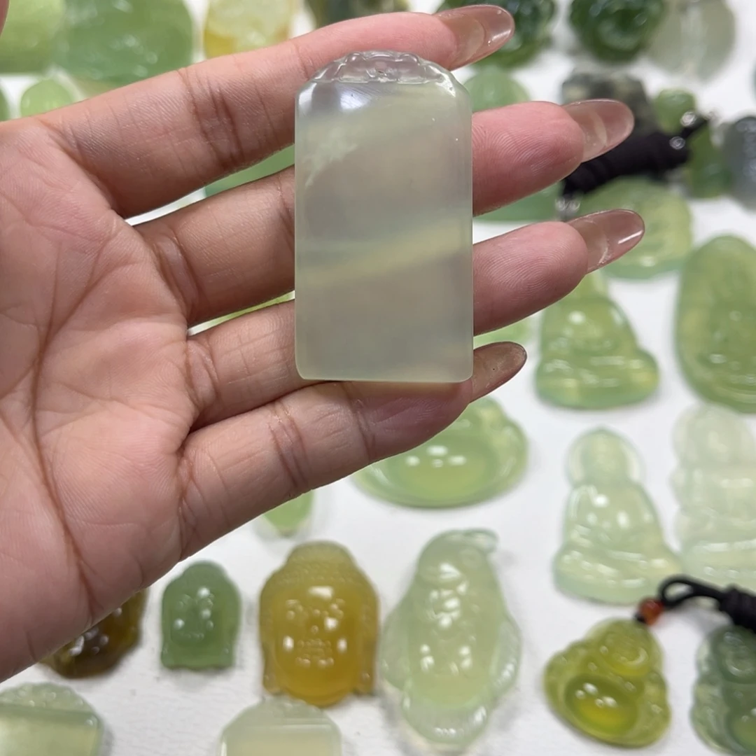 蛇纹石玉未镶嵌颈饰