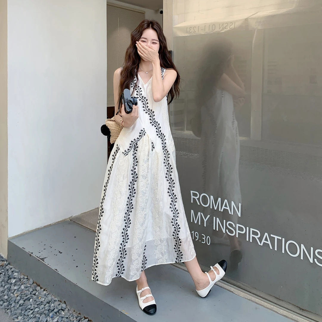 法式绝美刺绣蕾丝背心裙女夏季2025新款气质高级感无袖连衣裙长款