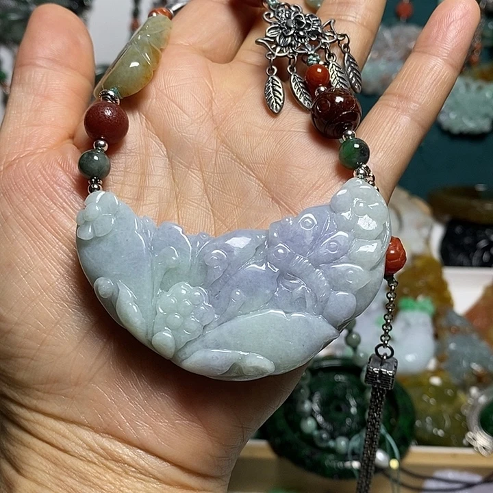翡翠未镶嵌吊坠(赠链)