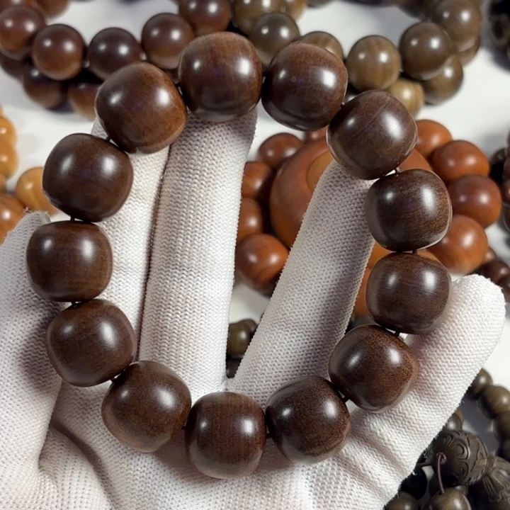 B***D檀香木1718老山檀黑肉焦糖奶甜