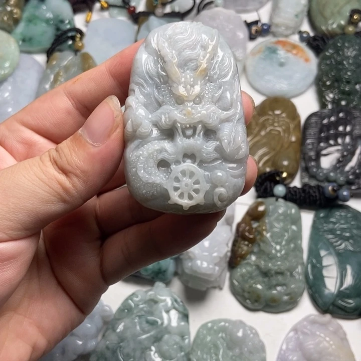 翡翠未镶嵌颈饰龙牌69