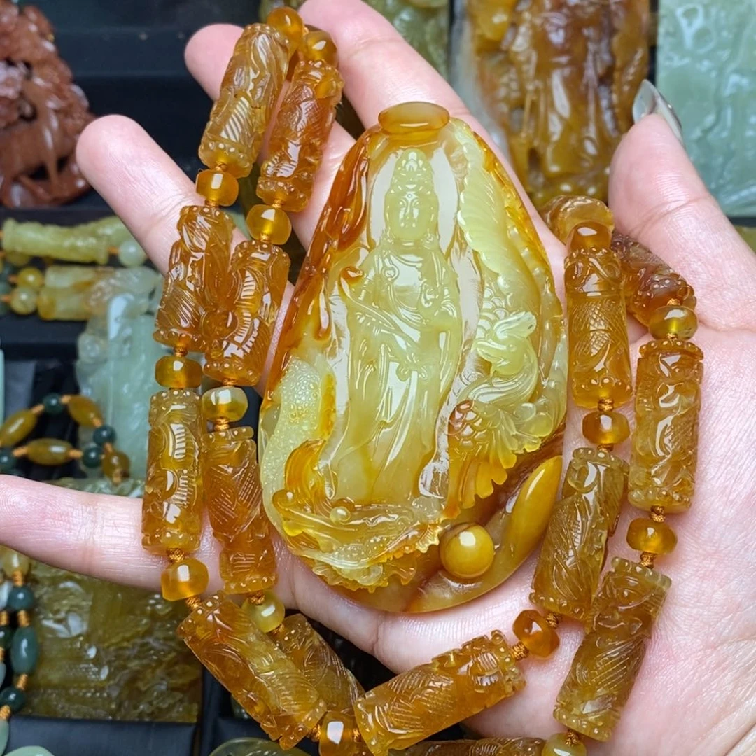 蛇纹石玉未镶嵌颈饰心**佛