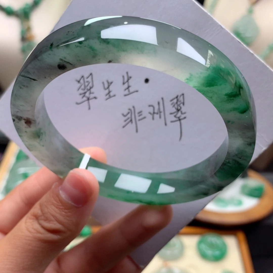 【闪购商品】未镶嵌手镯石英质玉