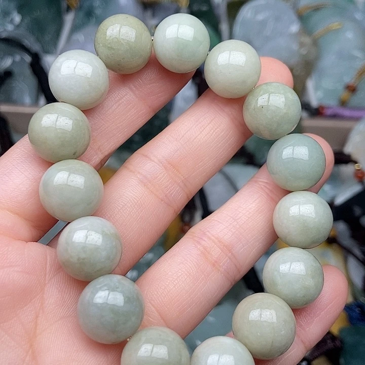 翡翠未镶嵌颈饰翡翠有微瑕